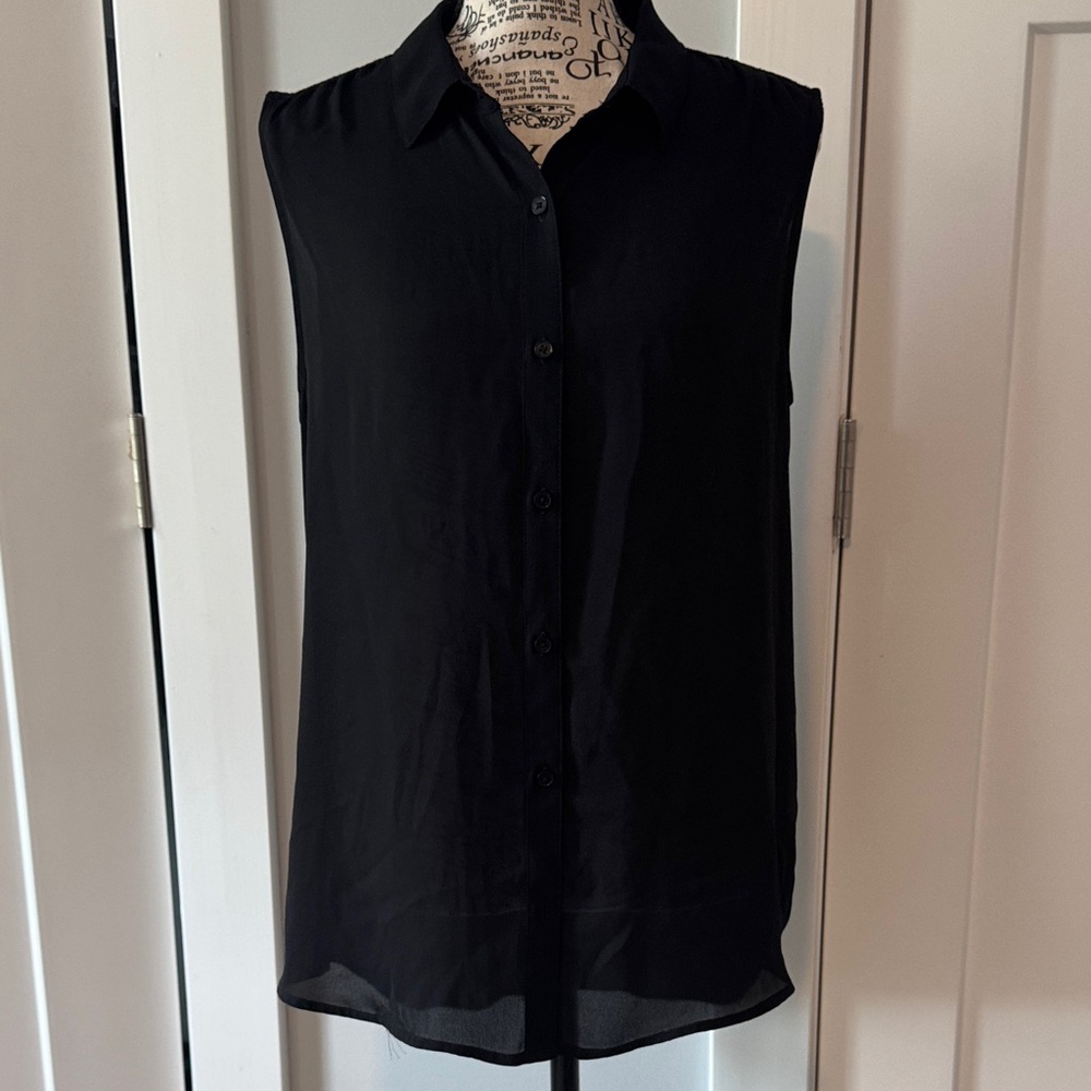 💜3/$12💜 Express Classic Black Sleeveless Button-Down Hi-Lo Top